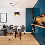 דירה Colorful - By Upstairs *