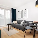 Colorful - By Upstairs דירה *