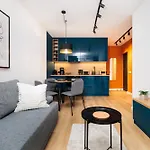 דירה Colorful - By Upstairs *