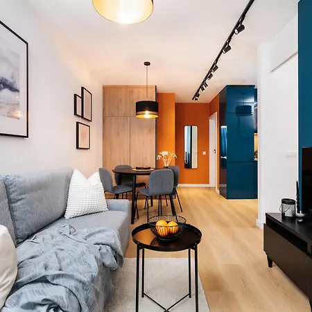 Colorful - By Upstairs Апартаменты